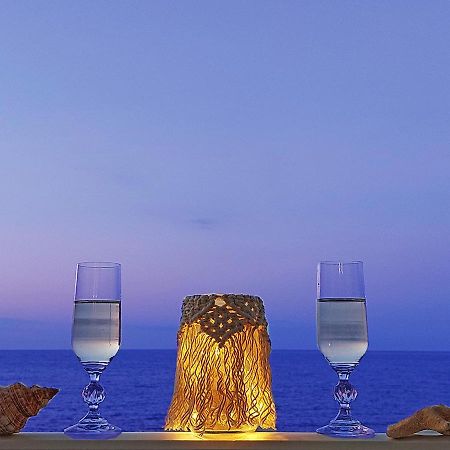 Amazing Beachfront Apartment In Hersonissos Екстериор снимка