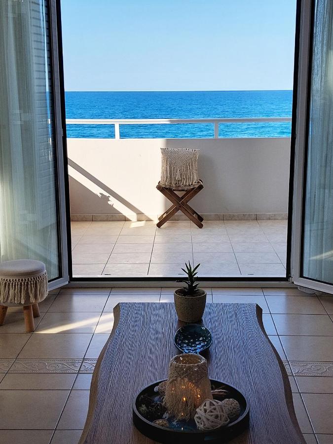 Amazing Beachfront Apartment In Hersonissos Екстериор снимка