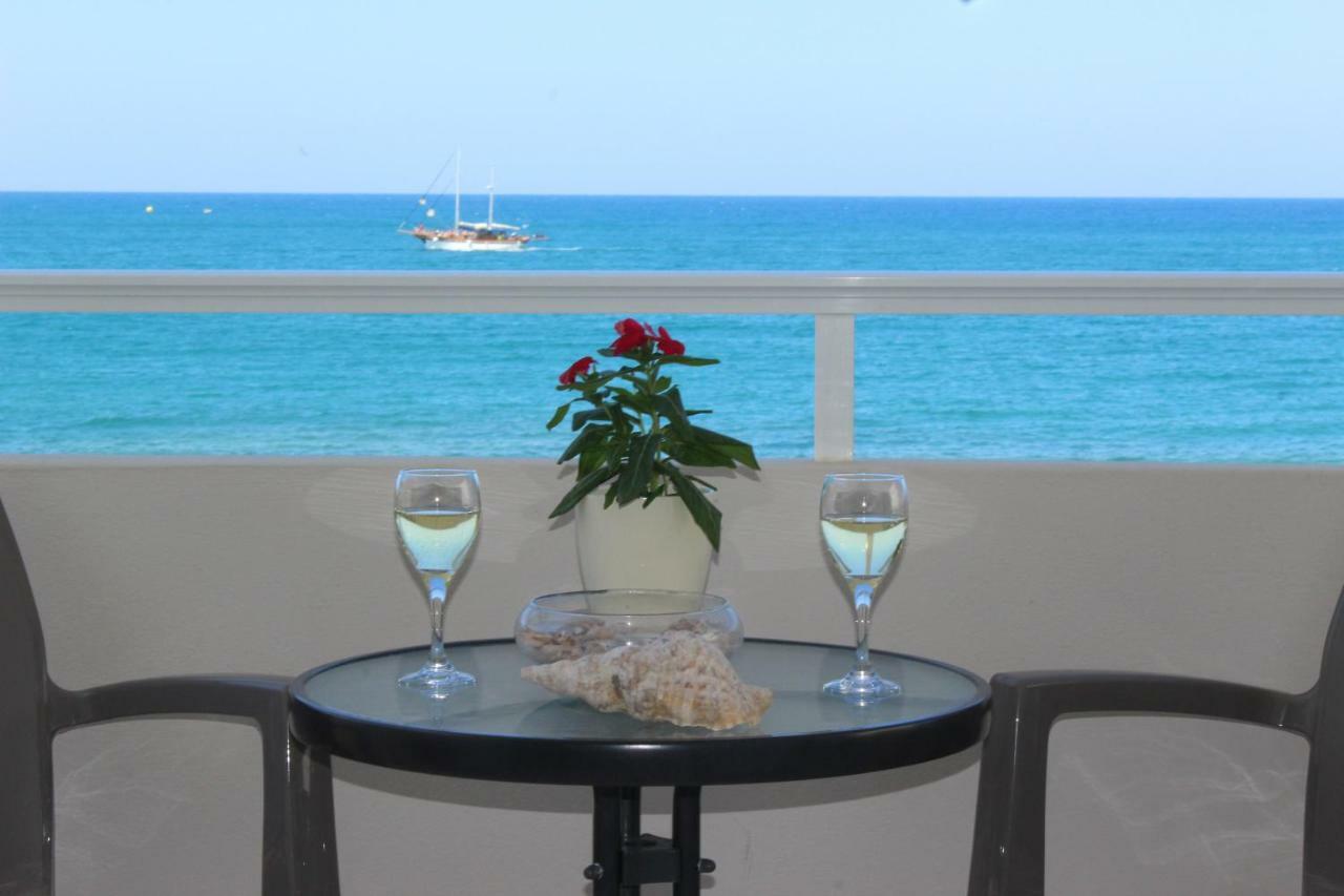 Amazing Beachfront Apartment In Hersonissos Екстериор снимка