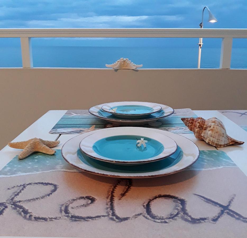 Amazing Beachfront Apartment In Hersonissos Екстериор снимка